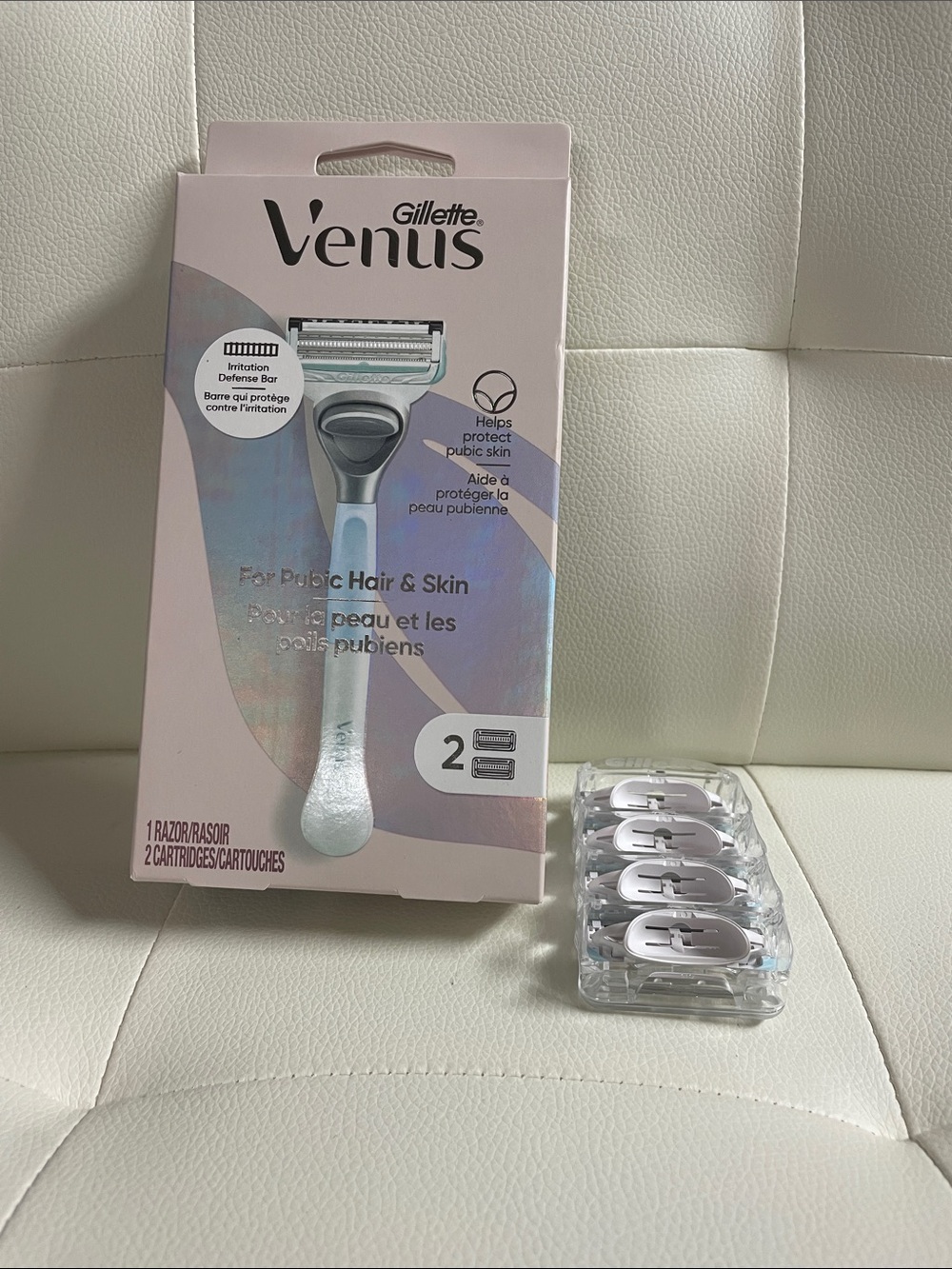 VENUS Pubic Hair & Skin Razor with Light Pink Accents